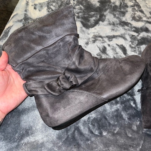 Cute Gray Ankle Boots - Picture 1 of 8